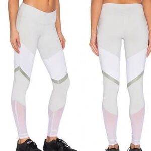 alo Yoga Sheila Legging in Vapor gray full length 28" inseam sz MEDIUM